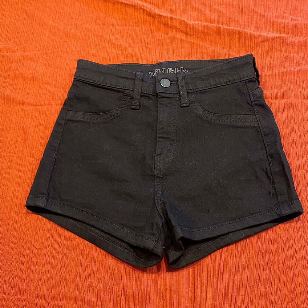 🖤Black high waisted shorts🖤